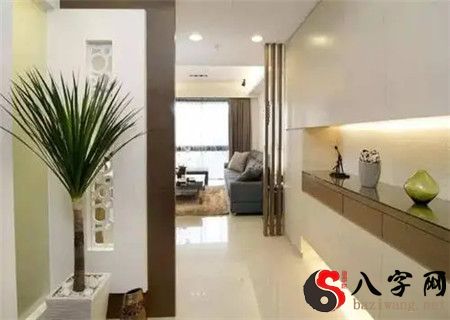 How to solve the door facing the balcony