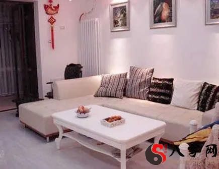 Is it good feng shui if the door is facing the sofa