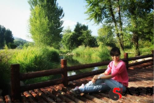 Dreaming of a chance encounter while traveling
